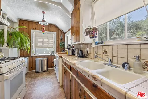 6327 Blanchard Canyon Rd, Tujunga, CA 91042 photo 16