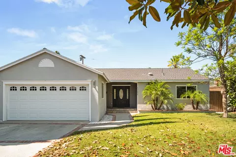 17235 Hatteras St, Encino, CA 91316