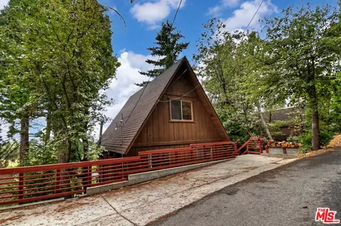 26631 Valley View Dr, Rimforest, CA 92378