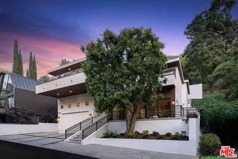 9836 Yoakum Dr, Beverly Hills, CA 90210