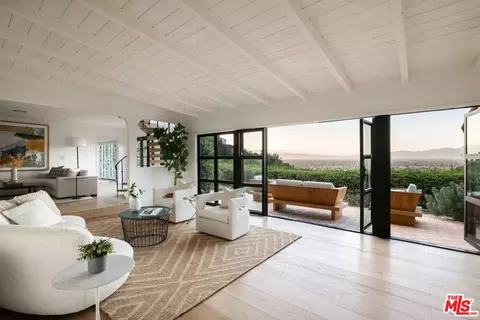 3646 Sunswept Dr, Studio City, CA 91604