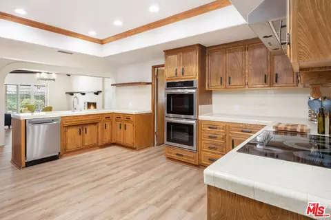 Kitchen - 882 W 17th St, Upland, CA 91784 photo 1 of 2