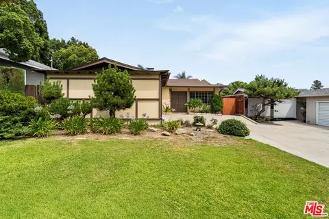 208 Grove St, Sierra Madre, CA 91024