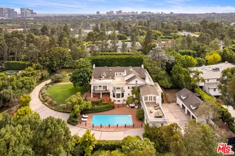 1006 N Crescent Dr, Beverly Hills, CA 90210