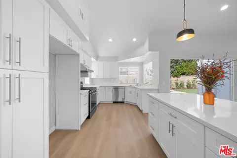 2505 Winthrop Ct, Simi Valley, CA 93065 photo 9