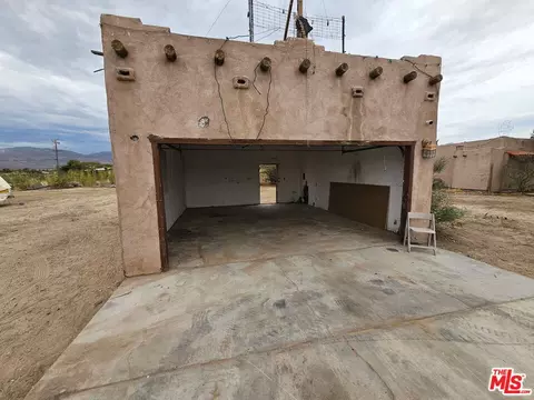 Exterior - 9646 Blackhawk Trl, Lucerne Valley, CA 92356 photo 5 of 6