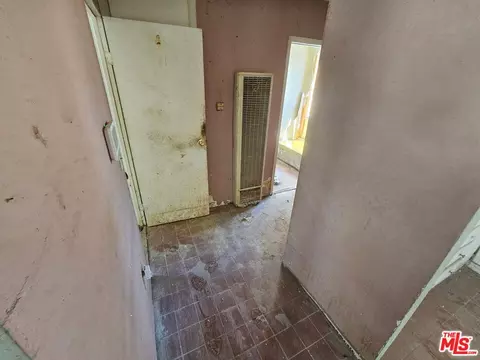 Entry Way - 9646 Blackhawk Trl, Lucerne Valley, CA 92356 photo 1 of 2
