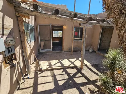 Exterior - 9646 Blackhawk Trl, Lucerne Valley, CA 92356 photo 2 of 6
