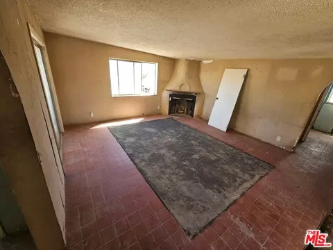 Living - 9646 Blackhawk Trl, Lucerne Valley, CA 92356 photo 2 of 2