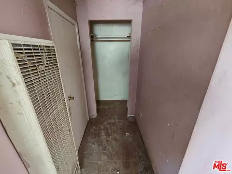 Entry Way - 9646 Blackhawk Trl, Lucerne Valley, CA 92356 photo 2 of 2