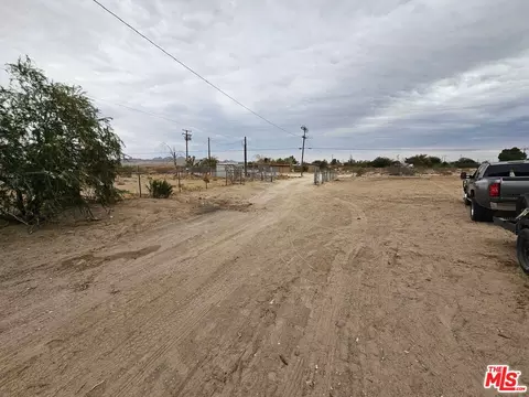Exterior - 9646 Blackhawk Trl, Lucerne Valley, CA 92356 photo 4 of 6