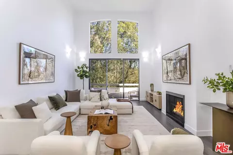 410 S Barrington Ave #PH306, Los Angeles, CA 90049