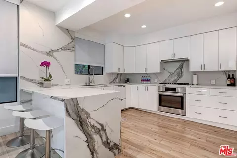 814 Amherst Ave # 103, Los Angeles, CA 90049
