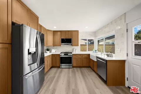 Kitchen - 404 E Meadowbrook Ave, Orange, CA 92865 photo 3 of 4