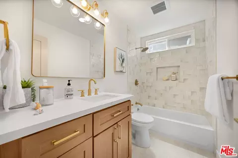 Bath - 404 E Meadowbrook Ave, Orange, CA 92865 photo 1 of 5