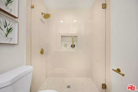 Bath - 404 E Meadowbrook Ave, Orange, CA 92865 photo 5 of 5