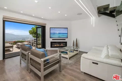 1703 Camino De Villas, Burbank, CA 91501