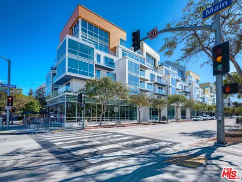 1705 Ocean Ave #105, Santa Monica, CA 90401