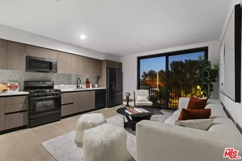 4506 Dockweiler St #504, Los Angeles, CA 90019
