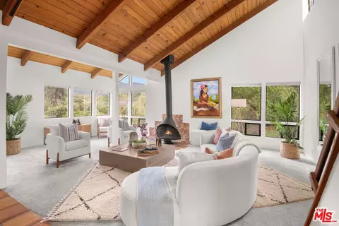 1639 Oak Dr, Topanga, CA 90290