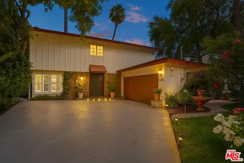 22620 Cavalier St, Woodland Hills, CA 91364