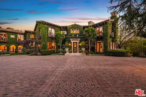 1550 Amalfi Dr, Pacific Palisades, CA 90272