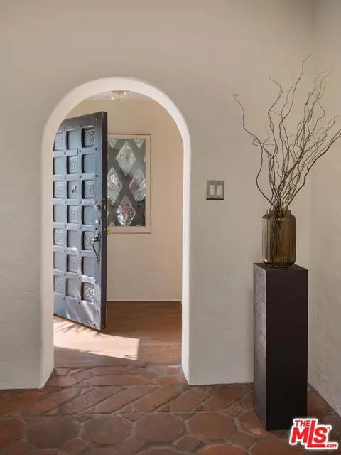 1012 Superba Ave, Venice, CA 90291 photo 2