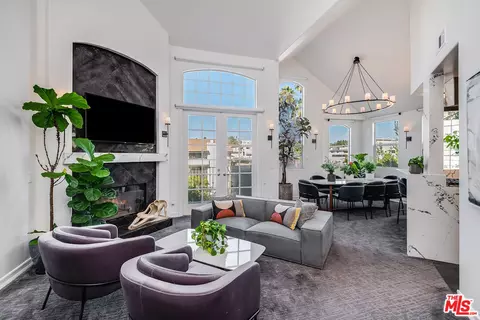 11680 Montana Ave #302, Los Angeles, CA 90049