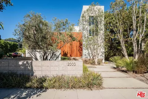 2000 Walnut Ave, Venice, CA 90291 photo 2