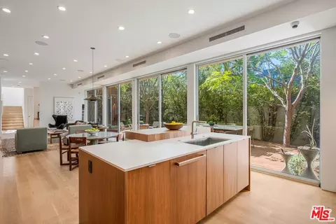 2000 Walnut Ave, Venice, CA 90291 photo 11
