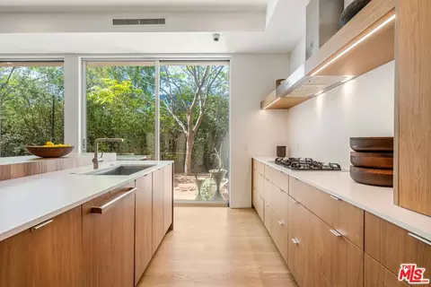 2000 Walnut Ave, Venice, CA 90291 photo 7