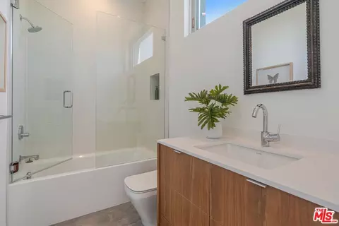 2000 Walnut Ave, Venice, CA 90291 photo 32