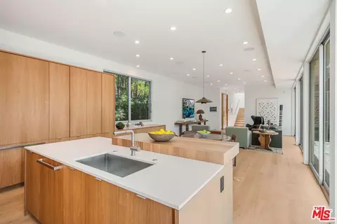 2000 Walnut Ave, Venice, CA 90291 photo 12