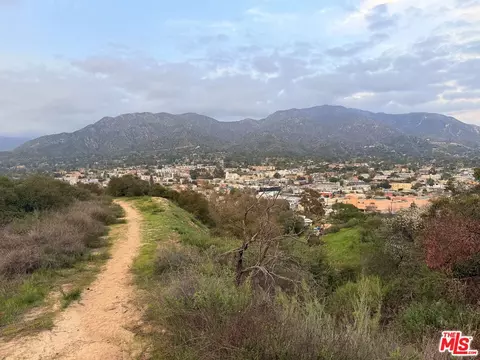 9749 N Estaban Way, Tujunga, CA 91042 photo 2