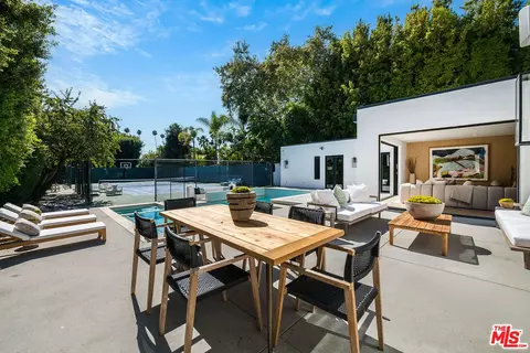 707 N Crescent Dr, Beverly Hills, CA 90210