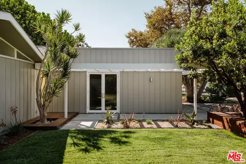 Exterior - 3916 Lemon Ave, Long Beach, CA 90807 photo 5 of 14