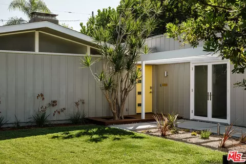 Exterior - 3916 Lemon Ave, Long Beach, CA 90807 photo 4 of 14
