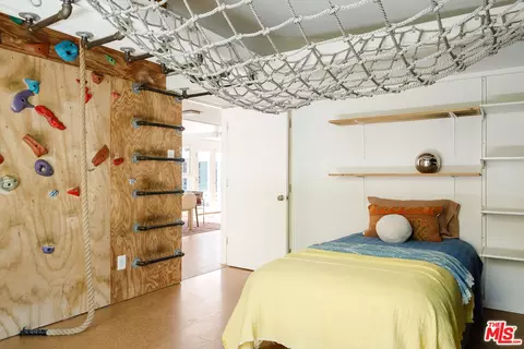 Bedroom - 3916 Lemon Ave, Long Beach, CA 90807 photo 3 of 4