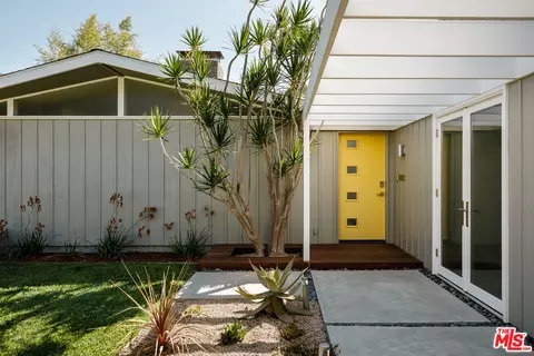 Exterior - 3916 Lemon Ave, Long Beach, CA 90807 photo 3 of 14