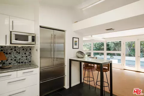 Kitchen - 3916 Lemon Ave, Long Beach, CA 90807 photo 2 of 3