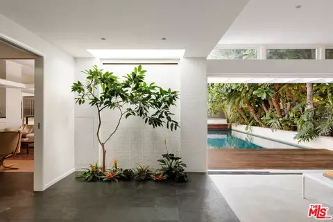 Entry Way - 3916 Lemon Ave, Long Beach, CA 90807 photo 1 of 1