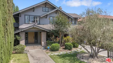 676 S Bronson Ave, Los Angeles, CA 90005