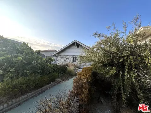 Exterior - 451 Palm Dr, Glendale, CA 91202 photo 3 of 3