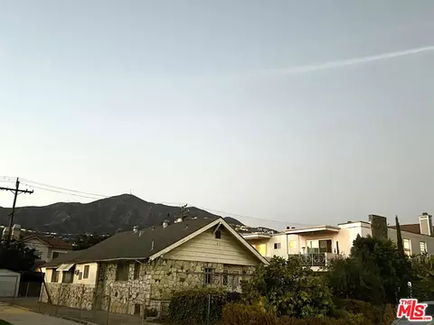 451 Palm Dr, Glendale, CA 91202
