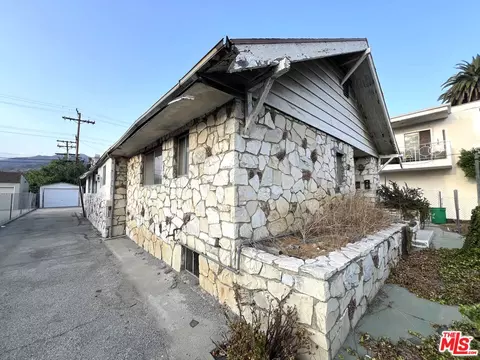 Exterior - 451 Palm Dr, Glendale, CA 91202 photo 2 of 3