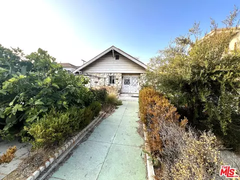 Exterior - 451 Palm Dr, Glendale, CA 91202 photo 1 of 3