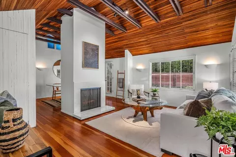 10546 Selkirk Ln, Los Angeles, CA 90077