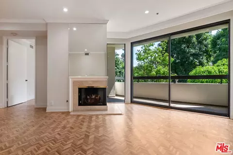 2112 Century Park Ln #117, Los Angeles, CA 90067