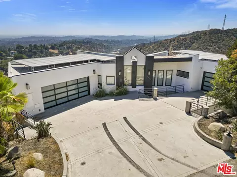1562 Glen Oaks Blvd, Pasadena, CA 91105