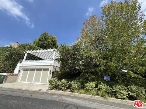 1348 Londonderry Pl, Los Angeles, CA 90069